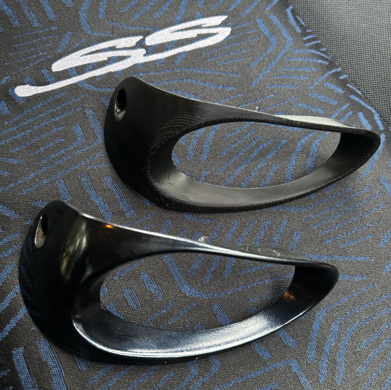 VT SS/Calais fog light bezel image 0