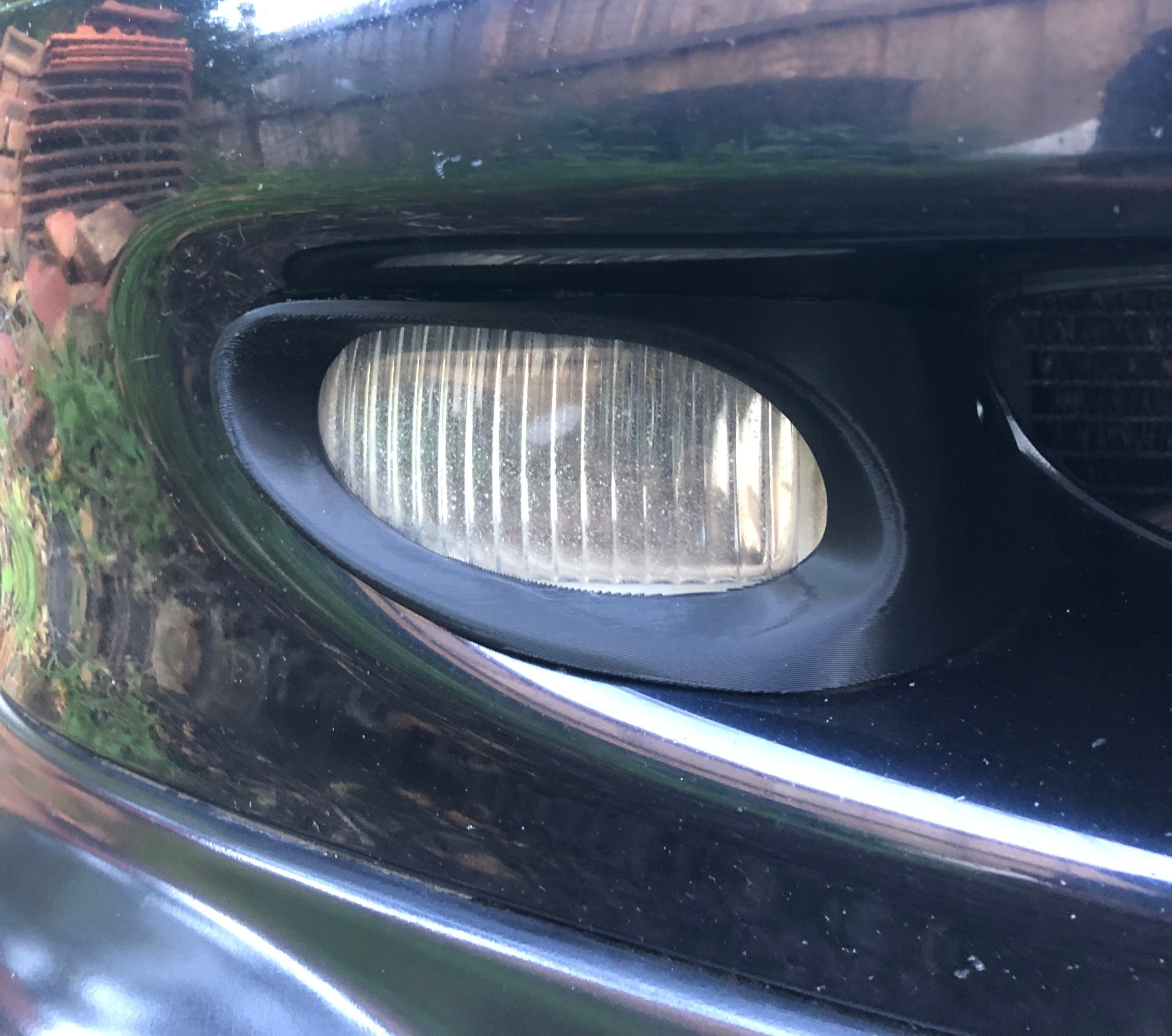 VT SS/Calais fog light bezel image 4